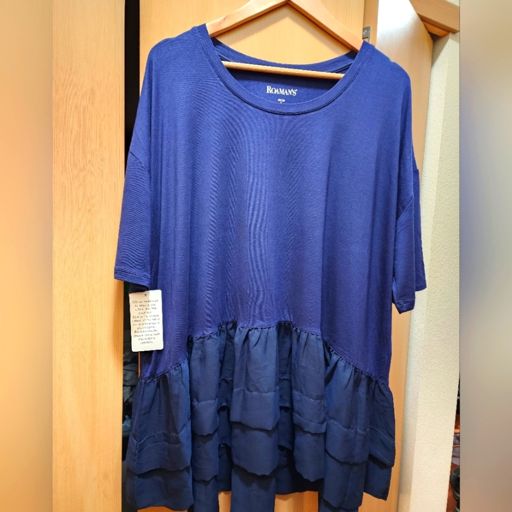 Blouse size 18-20 Dark Blur